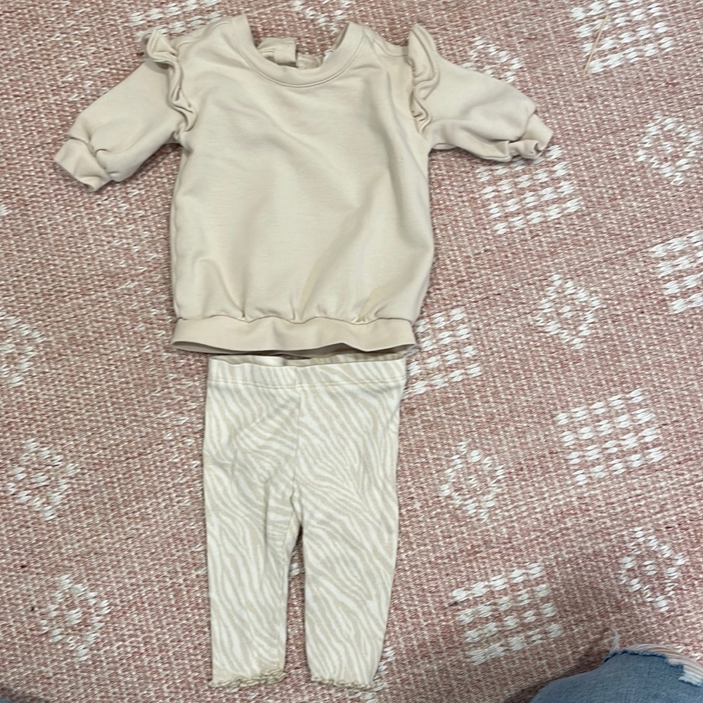 Baby gap matching set